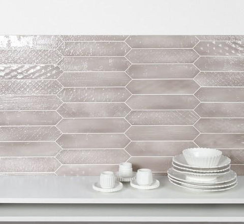 Sfumature crayon ehex picket pattern wall tile in Cipria installed on a backsplash.